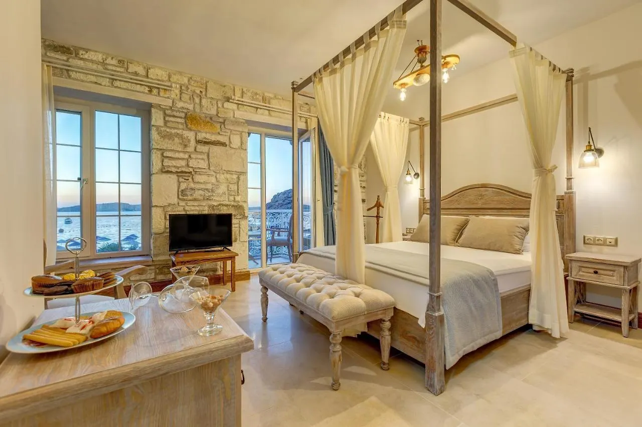 **  Navalia Hotel Foça Turquie